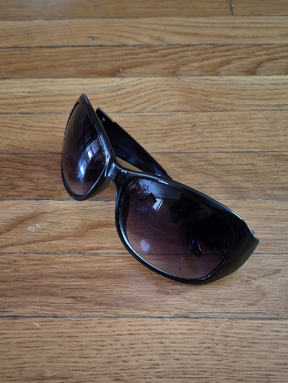 Oversized Black Sunglasses with Gradient Lenses